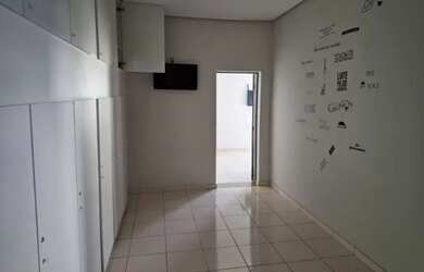 Imagem: A casa possui 5 Dormitórios, 5 Banheiros, 5 Vagas na garagem