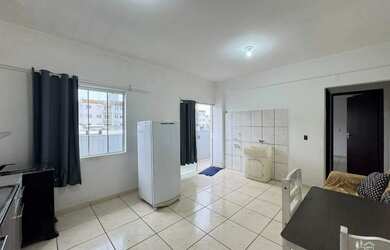 Imagem: O apartamento possui 1 Dormitório, 1 Banheiro, 1 Vaga na garagem