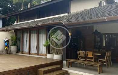 Imagem: A casa possui 3 Dormitórios, 5 Banheiros, 5 Vagas na garagem