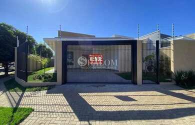 Imagem: A casa possui 3 Dormitórios, 2 Banheiros, 2 Vagas na garagem