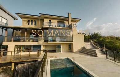 Imagem: A casa possui 3 Dormitórios, 3 Banheiros, 4 Vagas na garagem