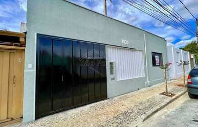 Imagem: A casa possui 3 Dormitórios, 3 Banheiros, 1 Vaga na garagem