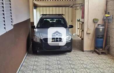 Imagem: A casa possui 4 Dormitórios, 2 Banheiros, 2 Vagas na garagem