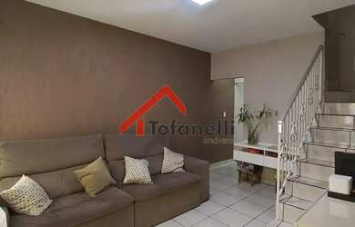 Imagem: A casa possui 2 Dormitórios, 2 Banheiros, 2 Vagas na garagem