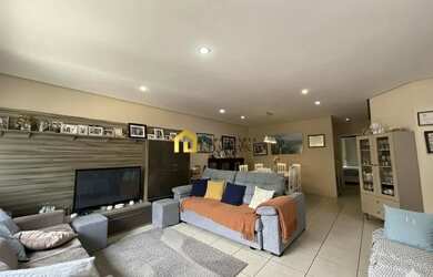 Imagem: A casa em condomínio possui 4 Dormitórios, 5 Banheiros, 2