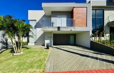 Imagem: A casa em condomínio possui 3 Dormitórios, 3 Banheiros, 4