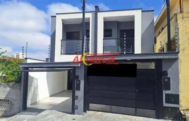 Imagem: A casa possui 3 Dormitórios, 2 Banheiros, 2 Vagas na garagem