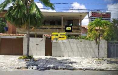 Imagem: A casa possui 5 Dormitórios, 5 Banheiros e 444m² de Área