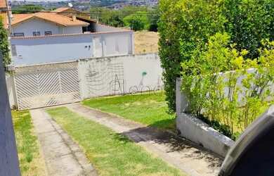 Imagem: A casa possui 2 Dormitórios, 2 Banheiros, 5 Vagas na garagem