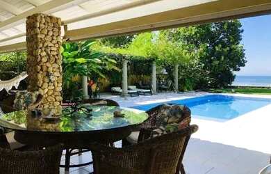 Imagem: A casa possui 5 Dormitórios, 5 Banheiros, 3 Vagas na garagem