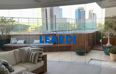 Imagem: O apartamento possui 5 Dormitórios, 5 Banheiros, 5 Vagas na