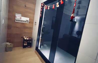 Imagem: A casa possui 4 Dormitórios, 3 Banheiros, 1 Vaga na garagem