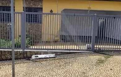 Imagem: O depósito possui 3 Vagas na garagem, 187m² de Área e está