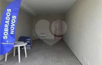 Imagem: A casa possui 3 Dormitórios, 4 Banheiros, 3 Vagas na garagem