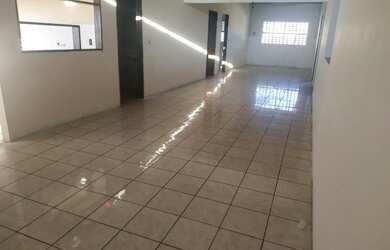 Imagem: A casa possui 3 Dormitórios, 2 Banheiros, 1 Vaga na garagem