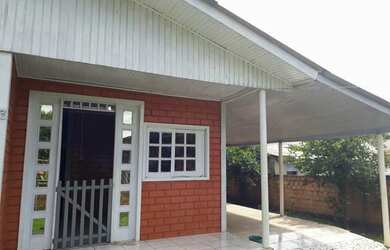 Imagem: A casa possui 3 Dormitórios, 1 Banheiro, 1 Vaga na garagem