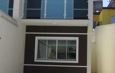 Imagem: A casa possui 3 Dormitórios, 2 Banheiros, 4 Vagas na garagem