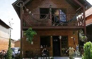 Imagem: A casa em condomínio possui 4 Dormitórios, 4 Banheiros, 2