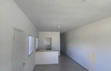 Imagem: A casa possui 3 Dormitórios, 1 Banheiro, 2 Vagas na garagem