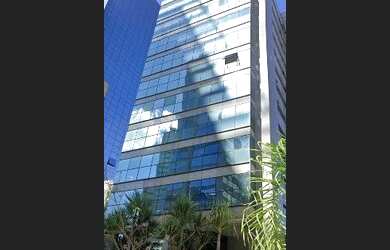 Imagem: O depósito possui 2 Vagas na garagem, 90m² de Área e está