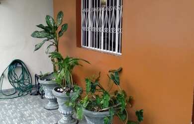 Imagem: A casa possui 4 Dormitórios, 5 Banheiros, 1 Vaga na garagem