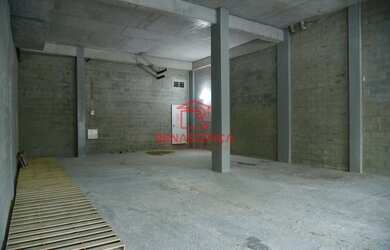 Imagem: O depósito possui 1 Vaga na garagem, 113m² de Área e está