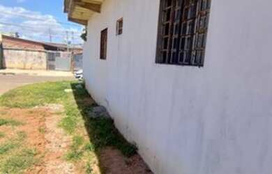 Imagem: O apartamento possui 3 Dormitórios, 1 Banheiro, 1 Vaga na garagem