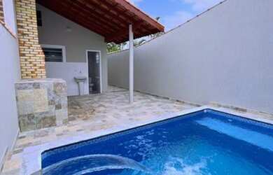 Imagem: A casa possui 2 Dormitórios, 3 Banheiros, 3 Vagas na garagem