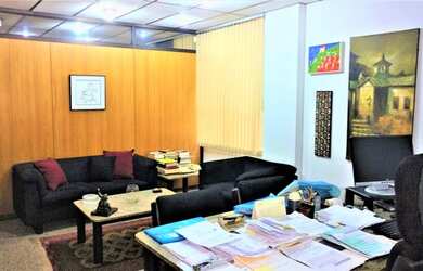 Imagem: O depósito possui 2 Vagas na garagem e 90m² de Área e está