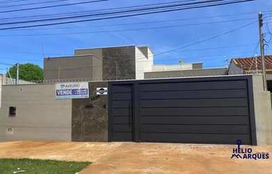 Imagem: A casa possui 3 Dormitórios, 4 Banheiros, 3 Vagas na garagem