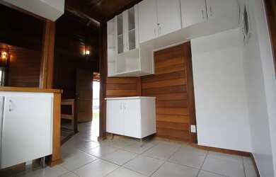 Imagem: A casa possui 2 Dormitórios, 3 Banheiros, 4 Vagas na garagem