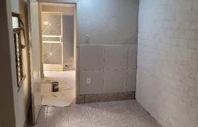 Imagem: A casa possui 1 Dormitório, 1 Banheiro e está localizado