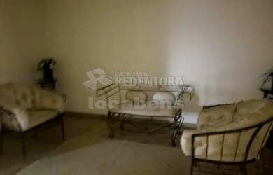 Imagem: O apartamento possui 3 Dormitórios, 1 Banheiro, 1 Vaga na garagem