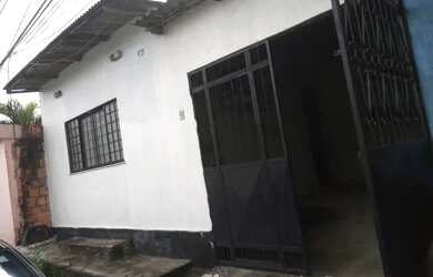 Imagem: A casa possui 4 Dormitórios, 3 Banheiros, 1 Vaga na garagem