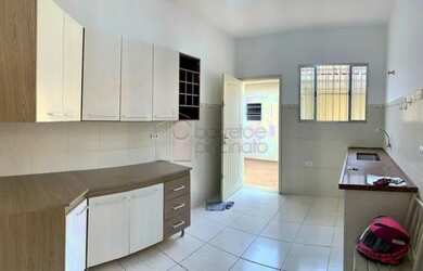 Imagem 8: Casa Padrão em Jundiaí. Varanda, Área de serviço, 104m² de Áreae2...