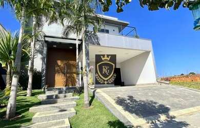 Imagem: A casa em condomínio possui 4 Dormitórios, 4 Banheiros, 4