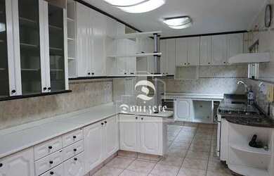 Imagem: A casa possui 3 Dormitórios, 3 Banheiros, 2 Vagas na garagem