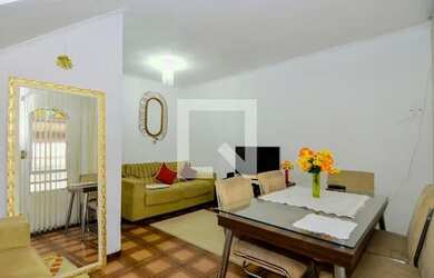 Imagem: A casa possui 3 Dormitórios, 2 Banheiros, 2 Vagas na garagem