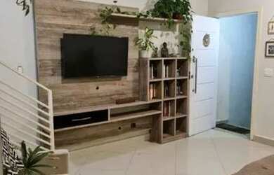 Imagem: A casa possui 2 Dormitórios, 3 Banheiros, 1 Vaga na garagem