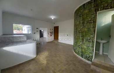 Imagem: A casa possui 3 Dormitórios, 4 Banheiros, 1 Vaga na garagem