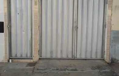 Imagem: A casa possui 2 Dormitórios, 1 Banheiro e 1 Vaga na garagem