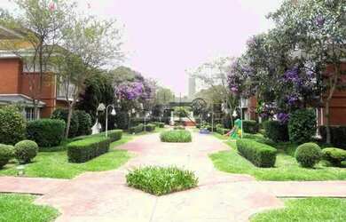 Imagem 2: Casa de condomínio moderna, aconchegante, cheia de charme e elegância....