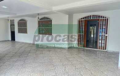 Imagem: A casa possui 4 Dormitórios, 1 Banheiro, 2 Vagas na garagem