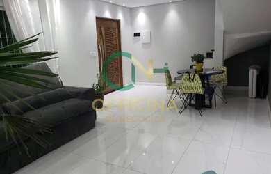 Imagem: A casa possui 4 Dormitórios, 3 Banheiros, 4 Vagas na garagem