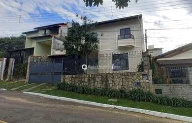 Imagem: A casa em condomínio possui 4 Dormitórios, 4 Banheiros, 3