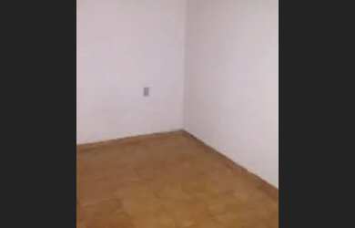 Imagem: A casa possui 2 Dormitórios, 1 Banheiro e está localizado