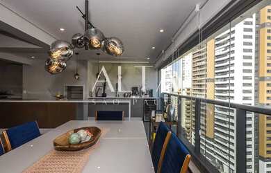 Imagem: O apartamento possui 4 Dormitórios, 5 Banheiros, 4 Vagas na