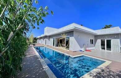 Imagem: A casa em condomínio possui 4 Dormitórios, 5 Banheiros, 5