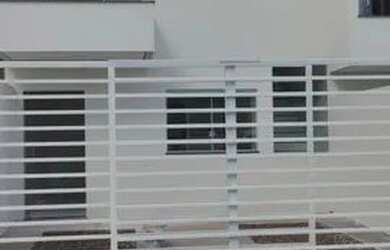 Imagem: A casa possui 3 Dormitórios, 3 Banheiros, 2 Vagas na garagem