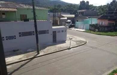 Imagem: A casa possui 2 Dormitórios, 1 Banheiro e está localizado